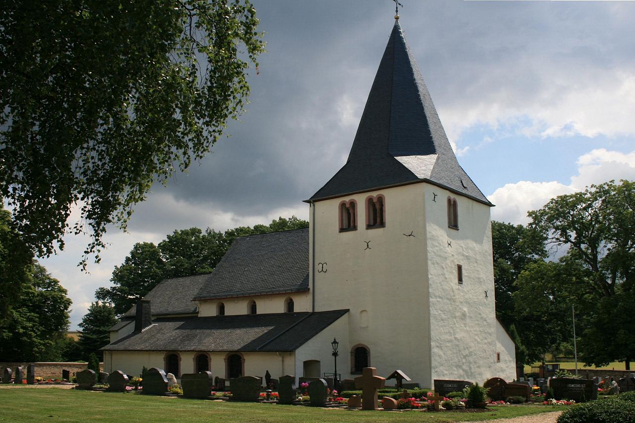 Kirche Vlatten (c) K. und B. Limburg