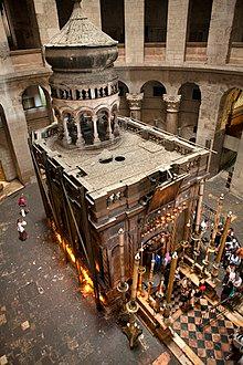 Tomb_of_Jesus_from_above,_Church_of_Holy_Sepulchre (c) rechtefrei