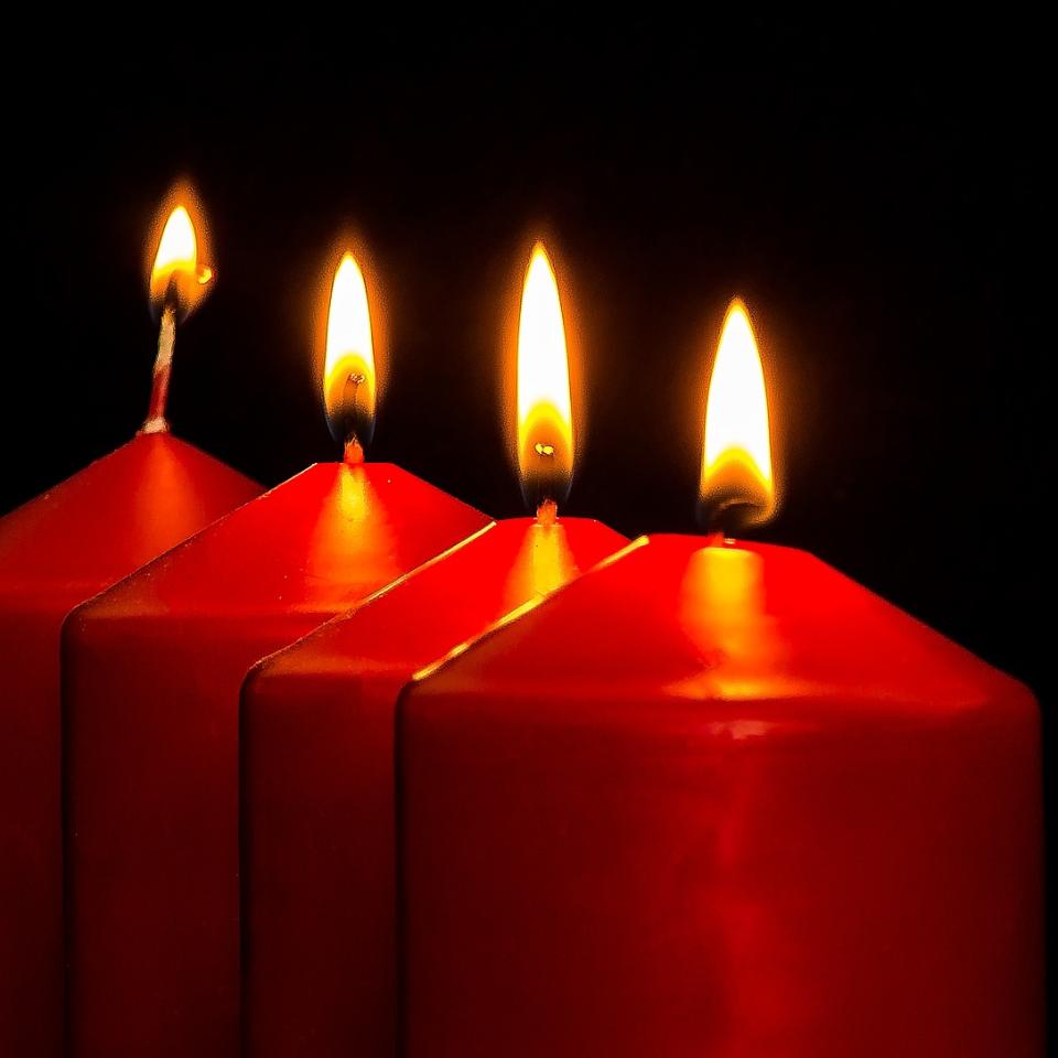 Gott, eingetaucht in unsere Endlichkeit - ihm sind die Hände gebunden (c) Bild von Myriam Zilles auf Pixabay